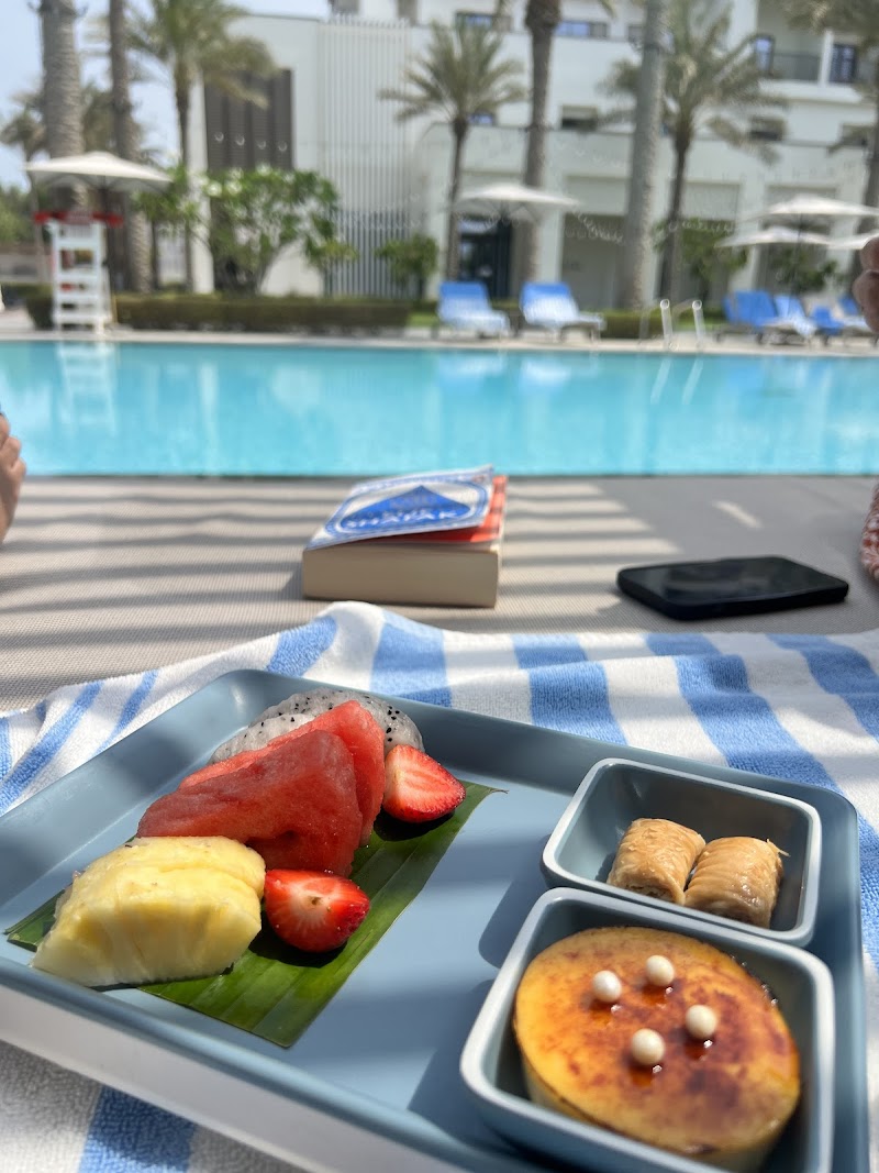 Lounge بحيرة في منتجع بالاس بيتش الفجيرة 2