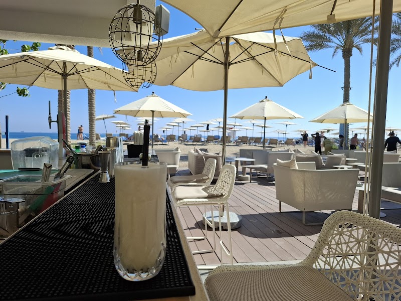 Lounge بحيرة في منتجع بالاس بيتش الفجيرة 3