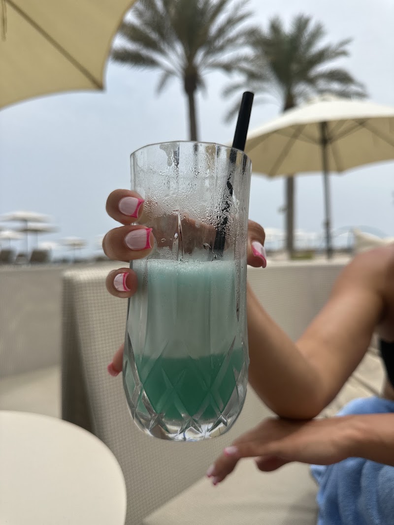 Lounge بحيرة في منتجع بالاس بيتش الفجيرة 4